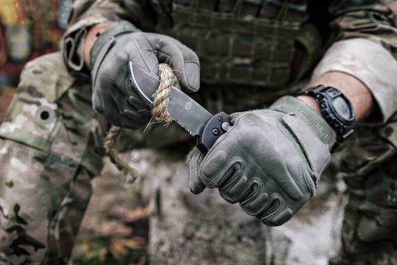 06 Auto cutting rope in a tactical setting